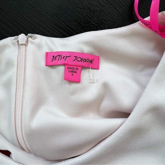 Betsey Johnson Size 8 Women’s Shift Dress. Pink Dress Short Sleeves NWT - Picture 14 of 15